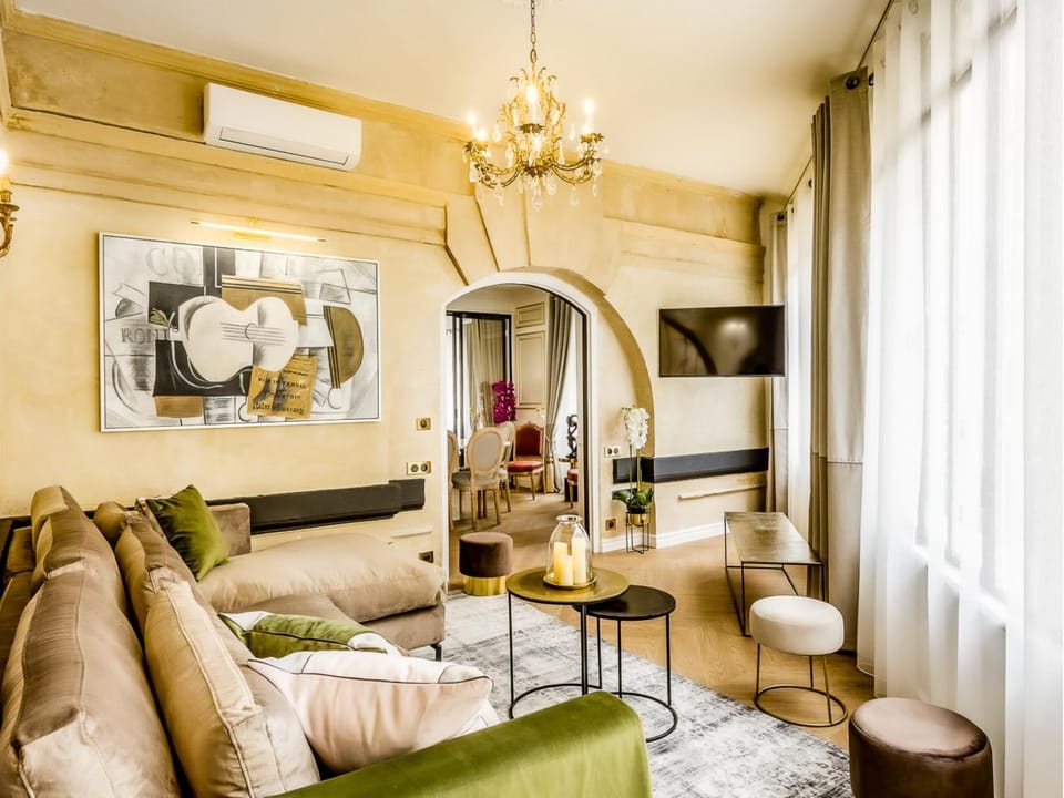 TV and multimedia, Living room, Seating area