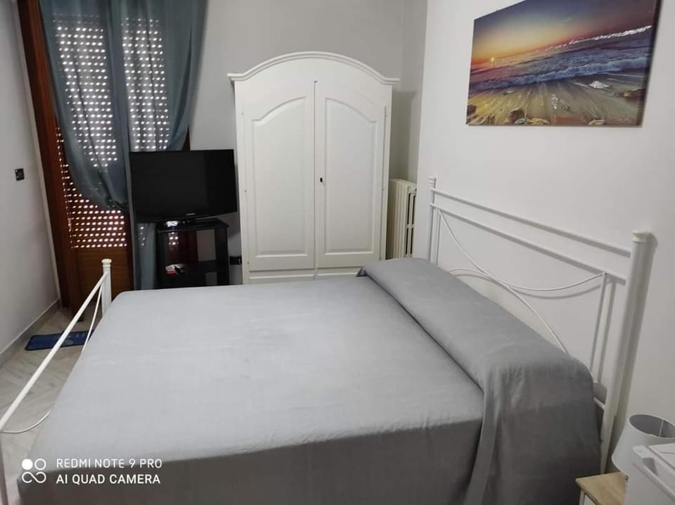 Bed, TV and multimedia, Balcony/Terrace, Bedroom