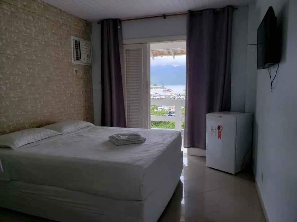 Photo of the whole room, Bedroom, Sea view