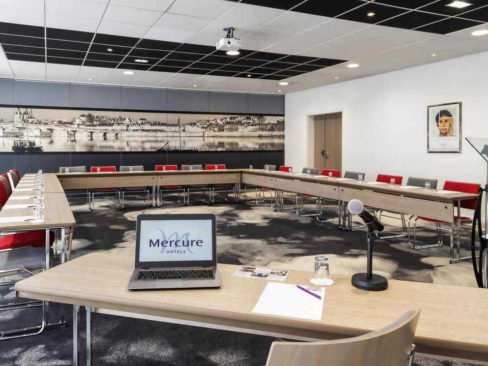 Meeting/conference room