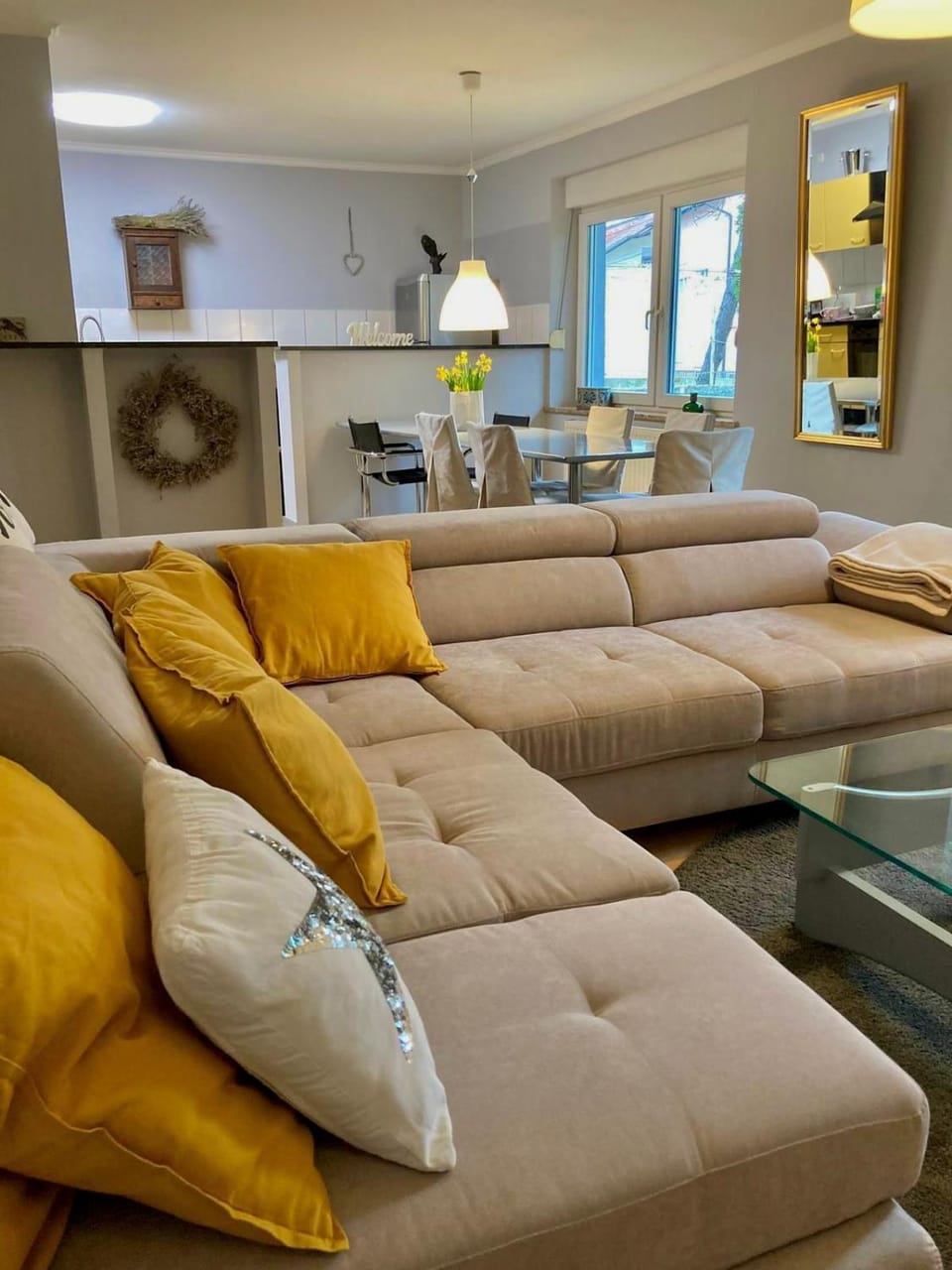 Living room, Seating area
