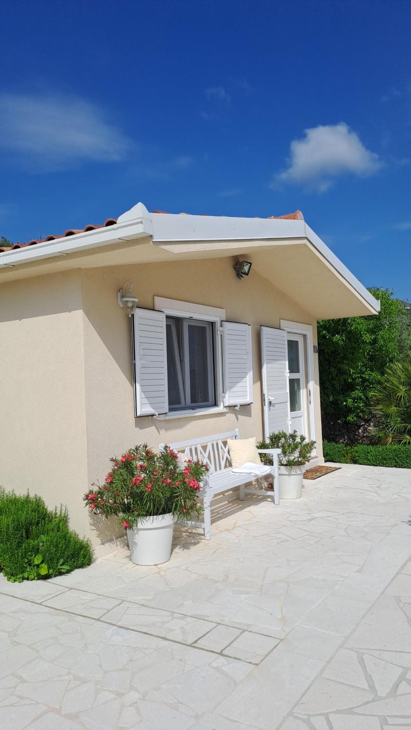 KUĆA U PRIRODI LI House in Split-Dalmatia County