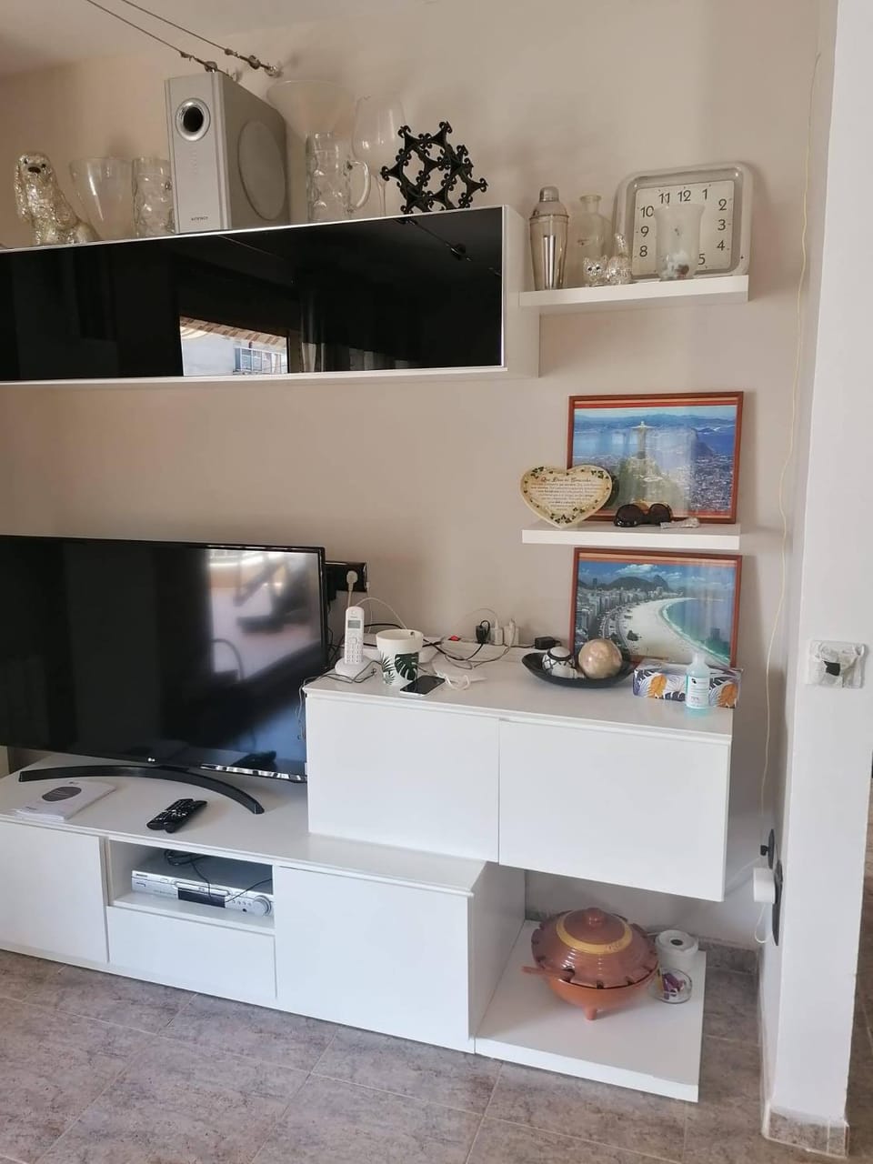 Communal lounge/ TV room