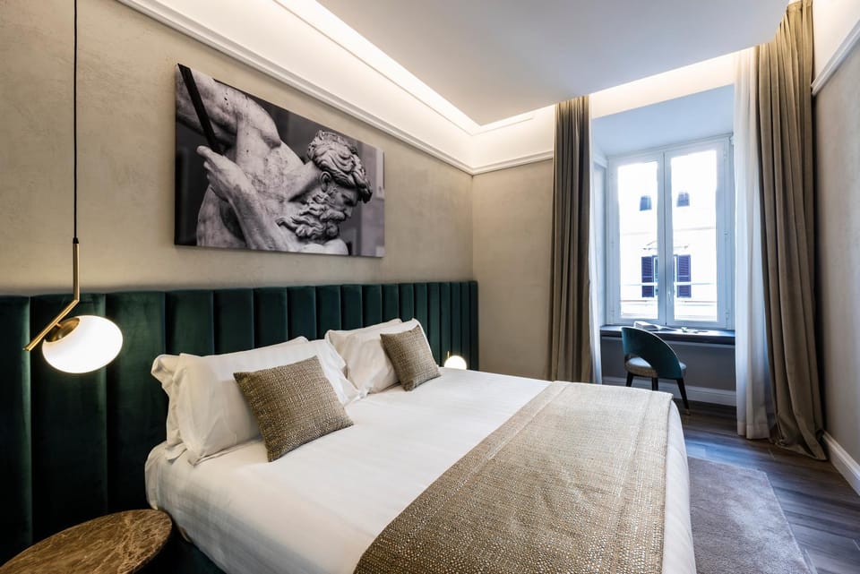 Bedroom, City view