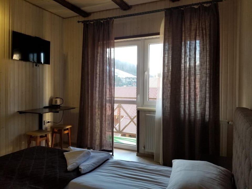 Bedroom, Mountain view