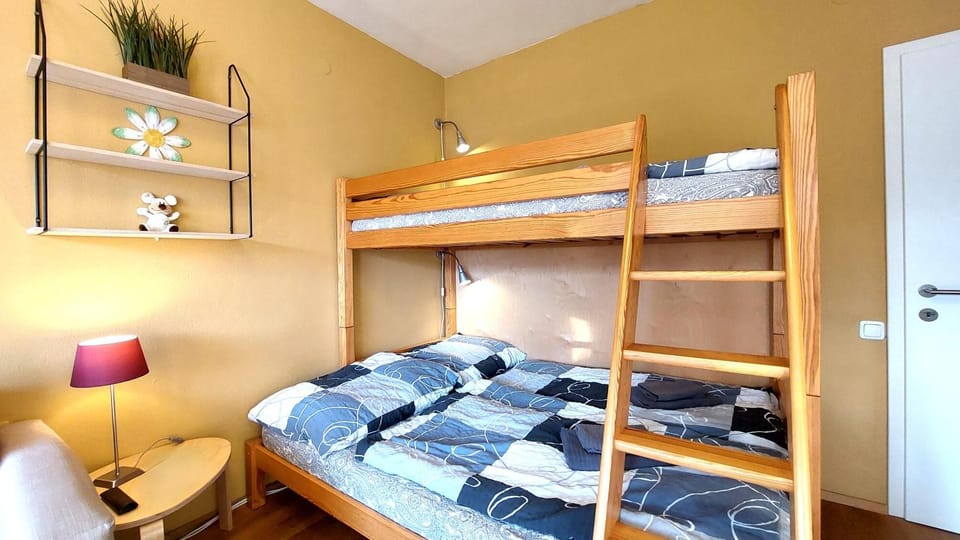 Bed, Photo of the whole room, bunk bed