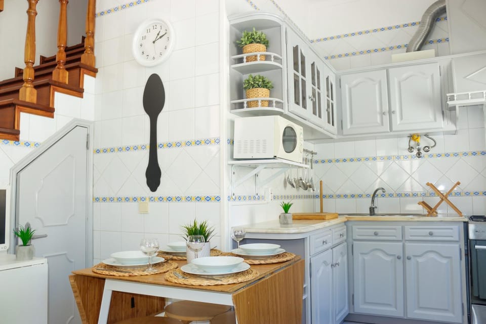 Kitchen or kitchenette, Dining area, Communal kitchen