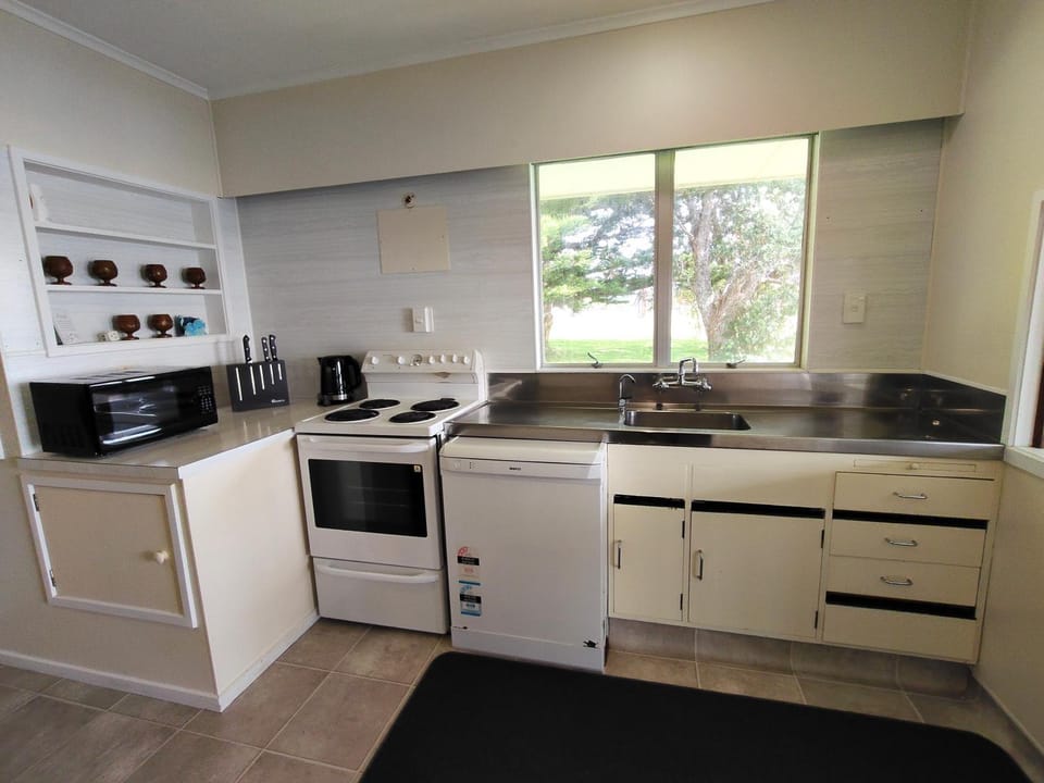 dishwasher, stove, kitchen