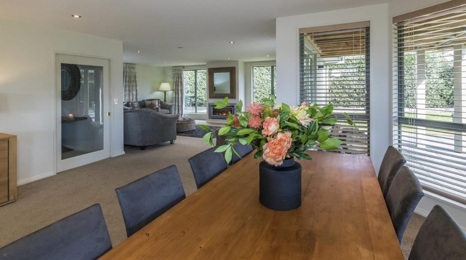 Living room, Seating area, Dining area, flat iron