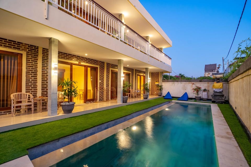Property building, Swimming pool, Swimming pool