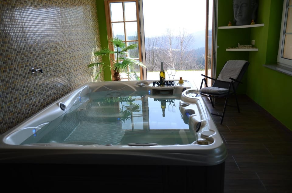 Hot Tub, Garden view