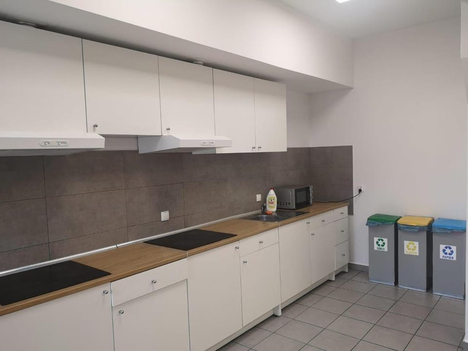 Kitchen or kitchenette, Communal kitchen