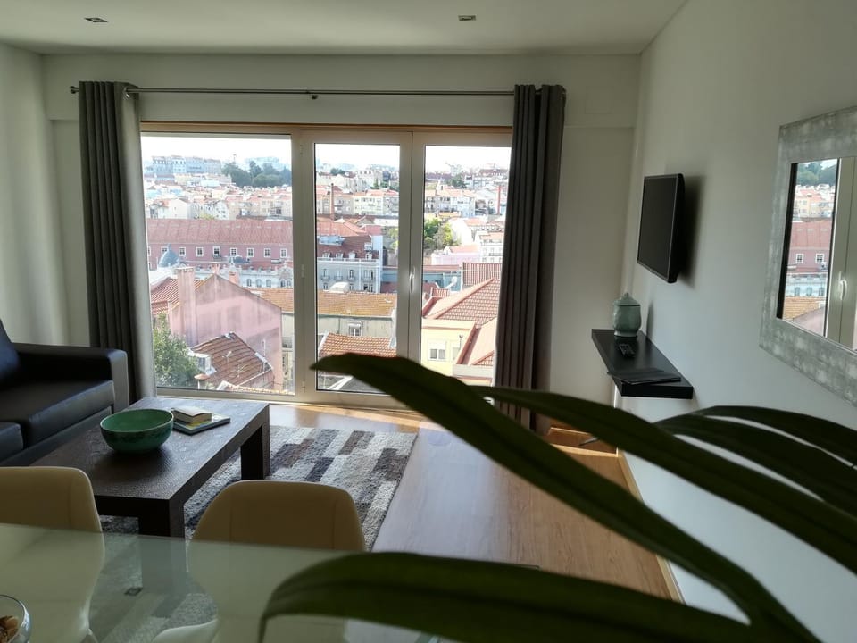 Communal lounge/ TV room, City view