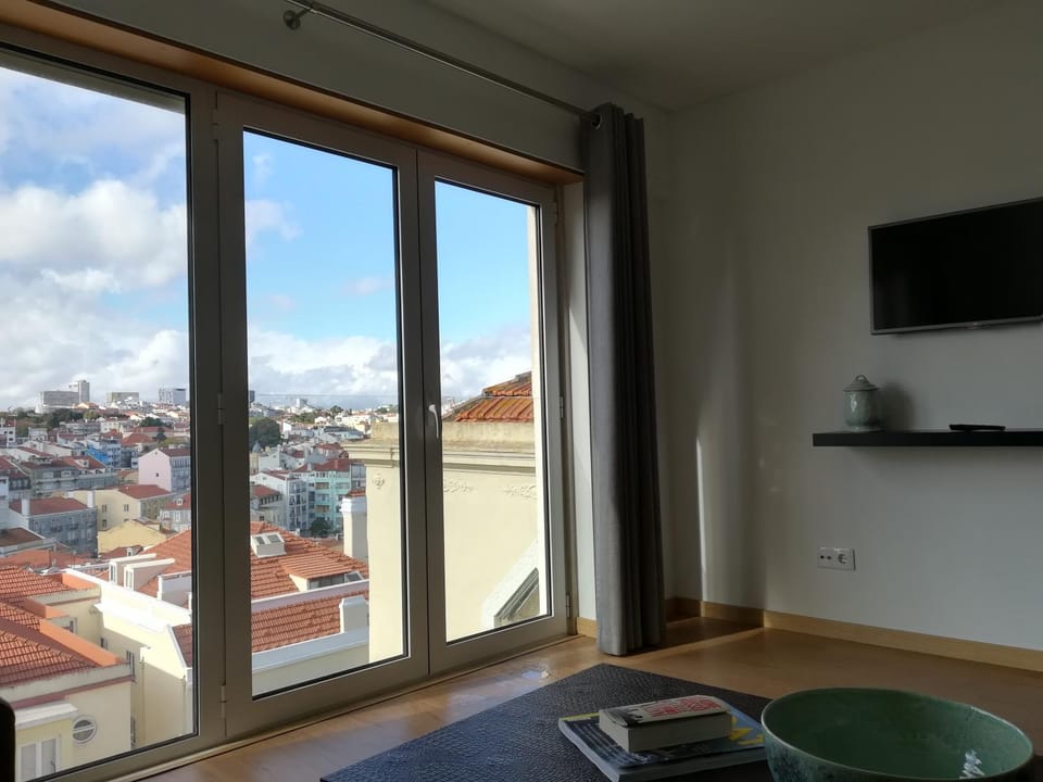 Communal lounge/ TV room, City view