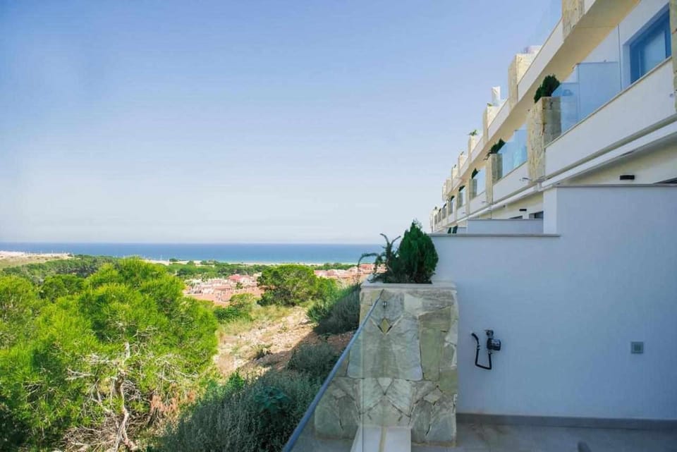 Light and Modern Sea View Apartment Apartment in Alacantí
