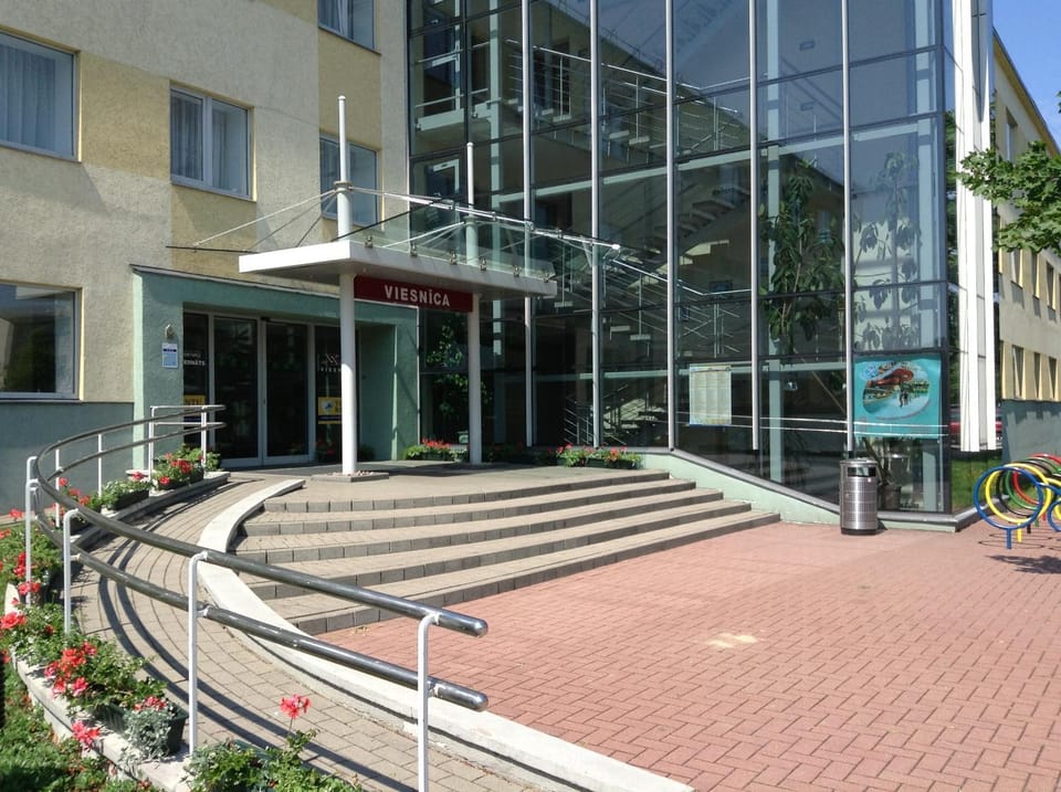 Facade/entrance