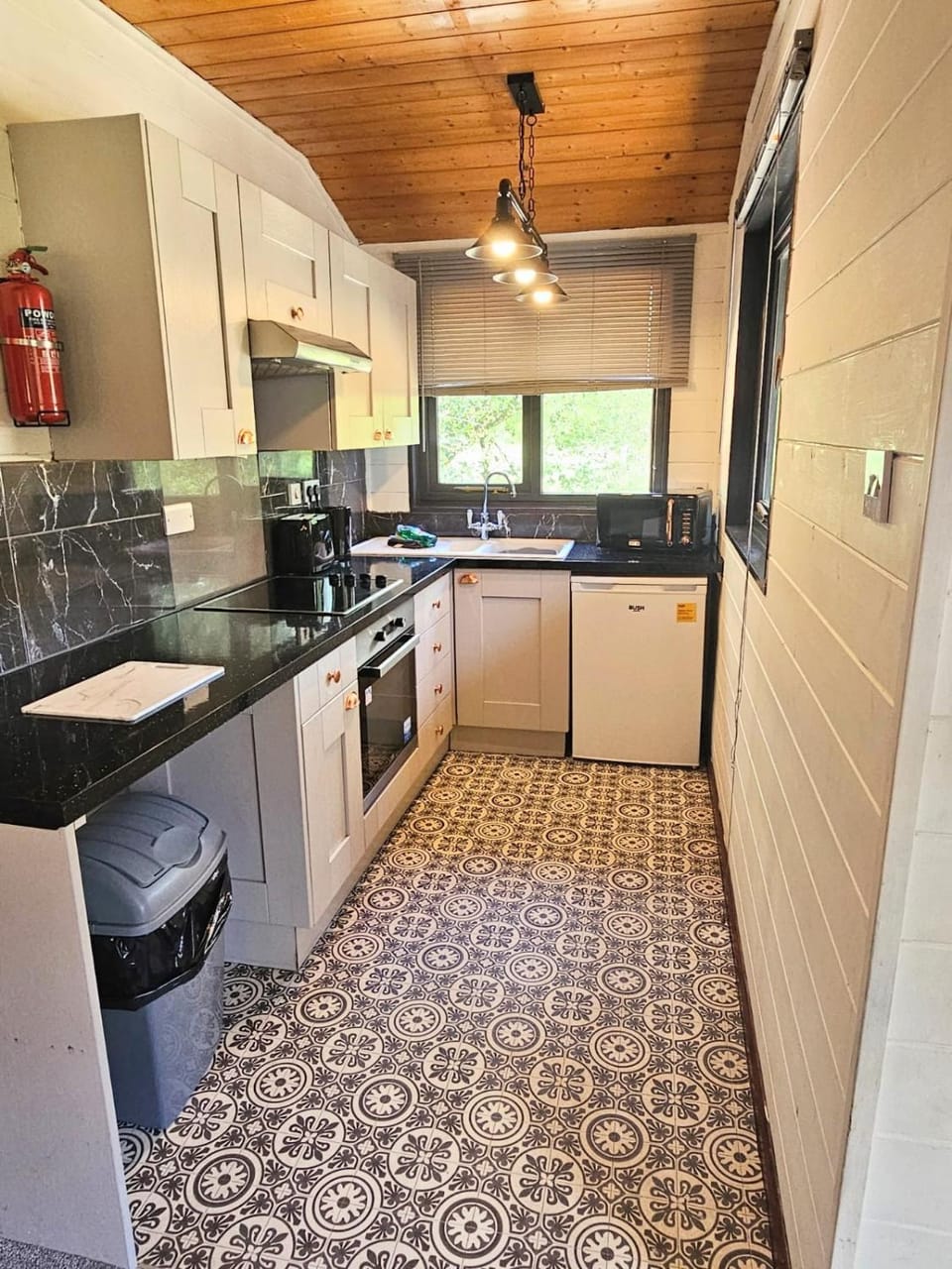 Kitchen or kitchenette, minibar, pet friendly, stove