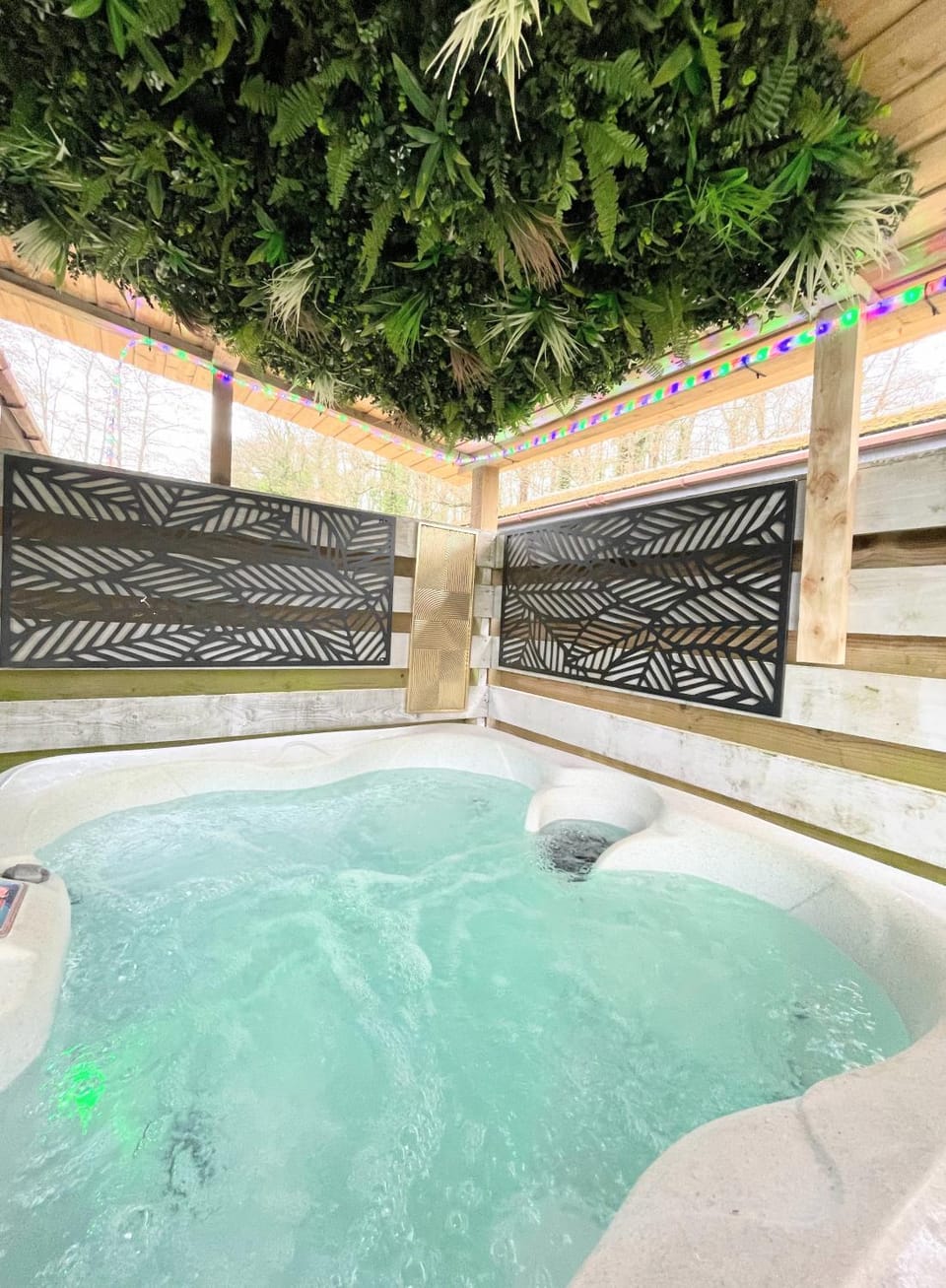 Magpie 5 Hot Tub HuntersMoon-Warminster-Bath-Wiltshire House in Warminster