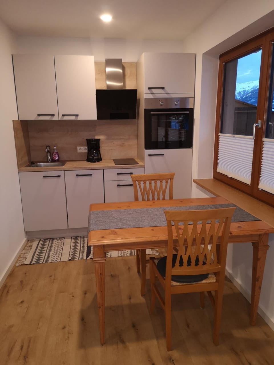 Kitchen or kitchenette, Dining area, dishwasher, pet friendly, stove