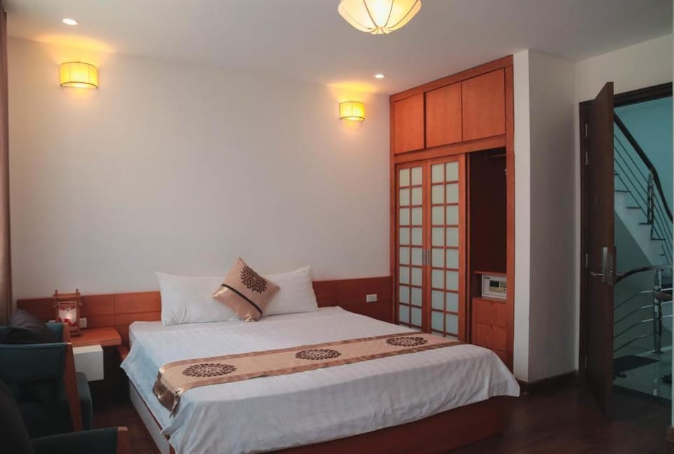 Halong & Me Hometel Double Room Vacation rental in Laos
