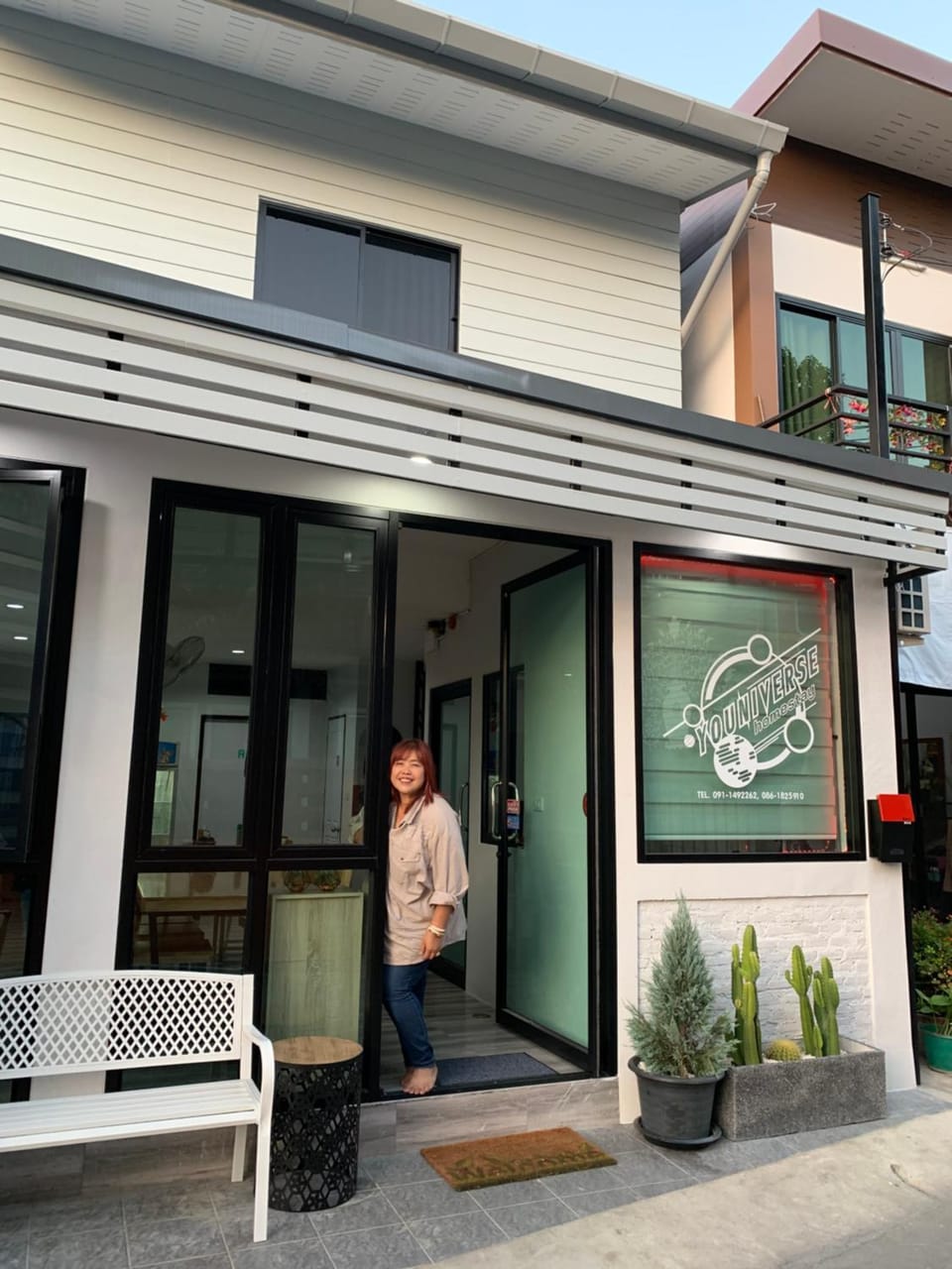 Facade/entrance, Guests