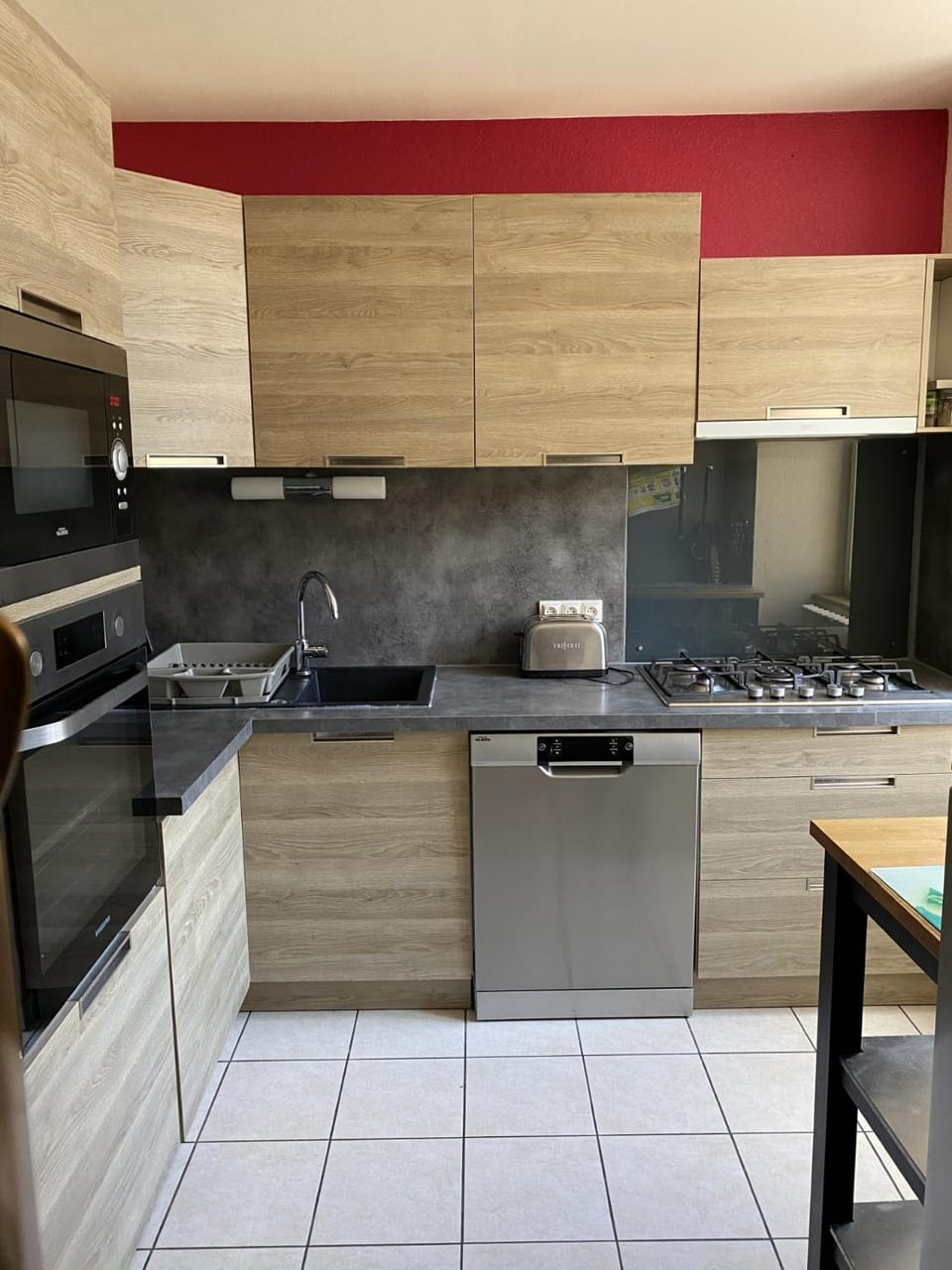Coffee/tea facilities, dishwasher, minibar, pet friendly, stove, toaster, washing machine, dryer, kitchen