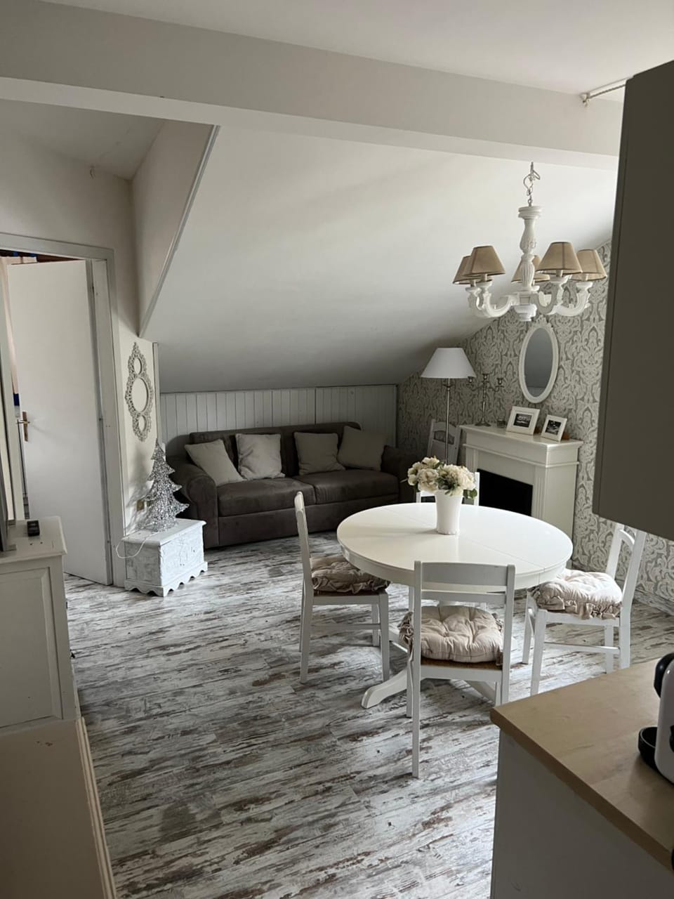 Living room, Dining area