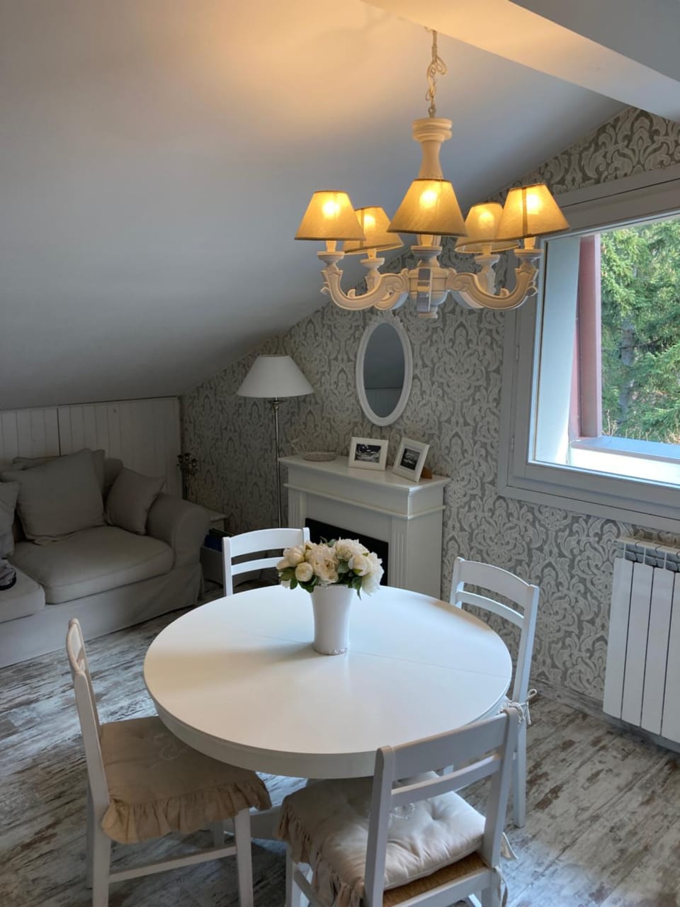 Living room, Seating area