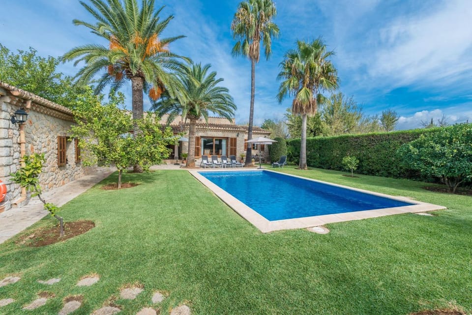 Property building, Garden, Swimming pool, Swimming pool