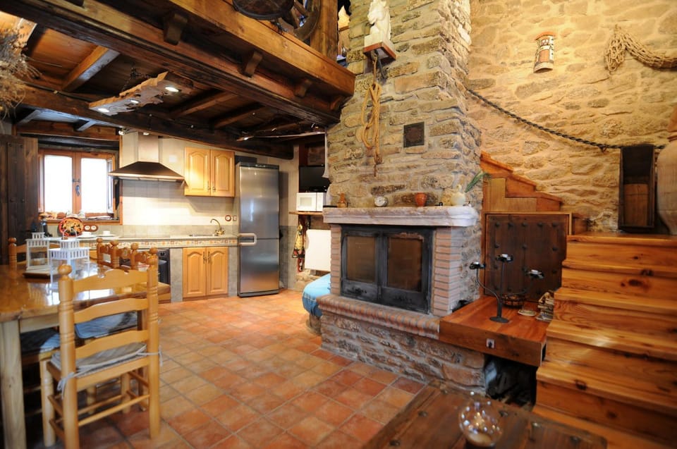 Kitchen or kitchenette, Living room, Lounge or bar, Dining area