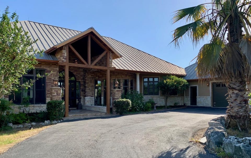 Scenic Hill Country Retreat - Rhino Ranch House in Bulverde