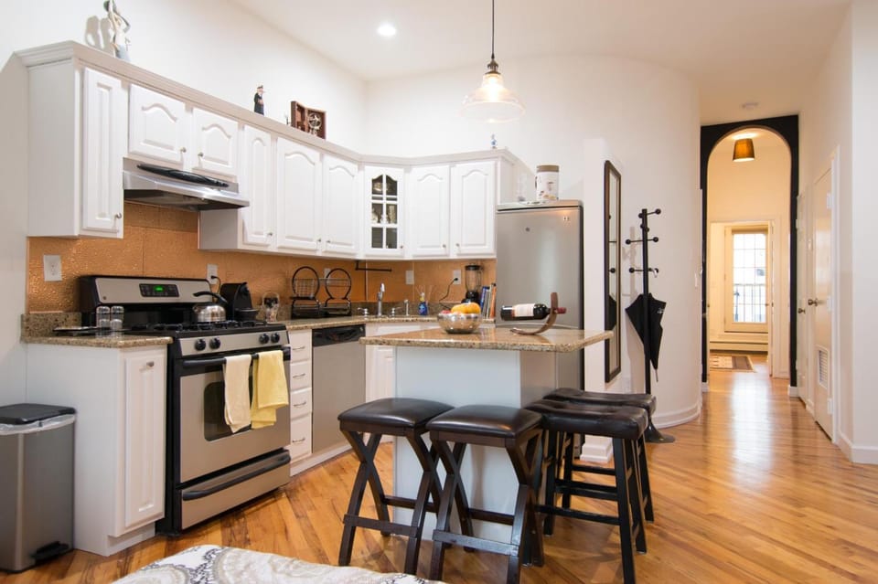 Kitchen or kitchenette, Dining area, dishwasher