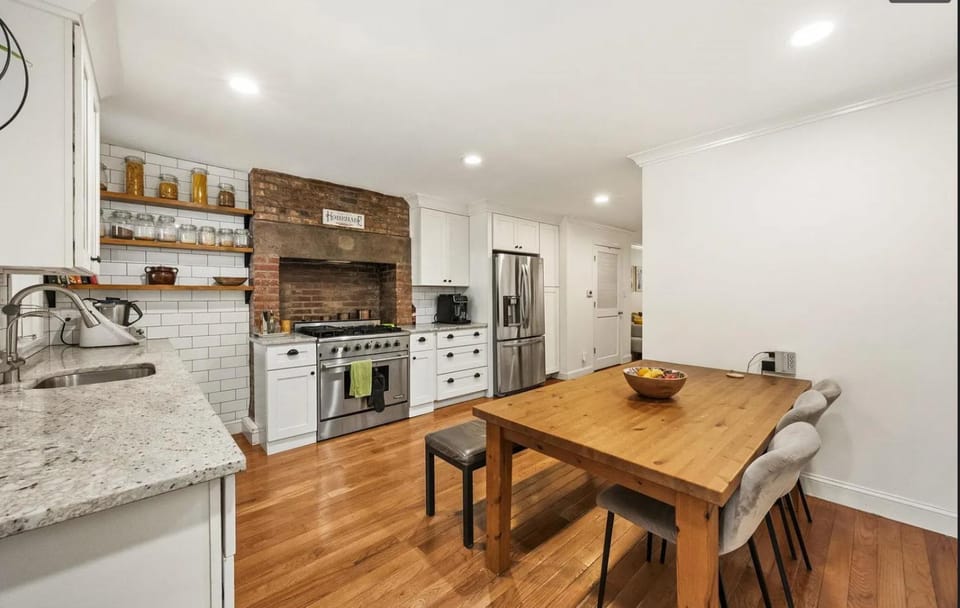 Historic 1869 Brownstone 15 min to NYC downtown Apartment in Jersey City
