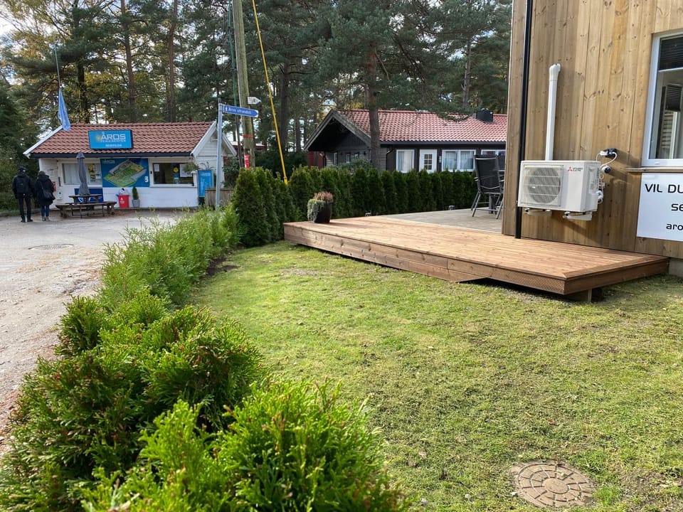 Property building, Day, Neighbourhood, Autumn, On site, Garden view