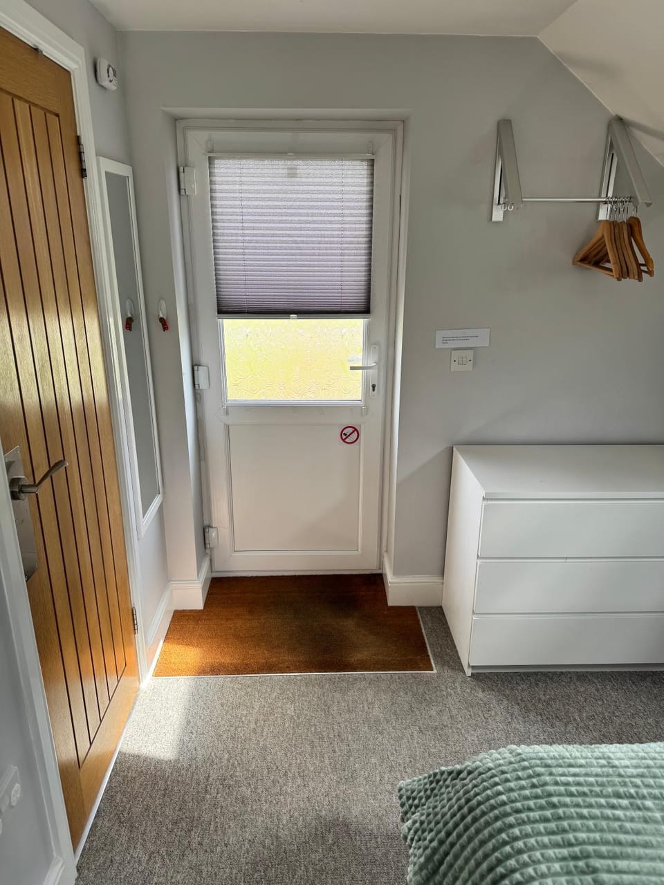 Bed, Bedroom, internet, wardrobe