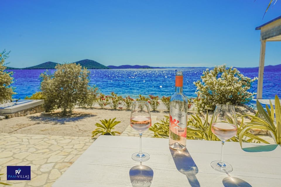 BUQEZ ECO RESORT - Villa 18 - Direkt am Strand House in Šibenik-Knin County, Croatia