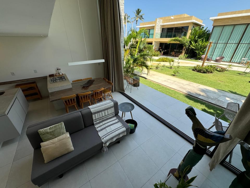 View (from property/room), Balcony/Terrace, Living room