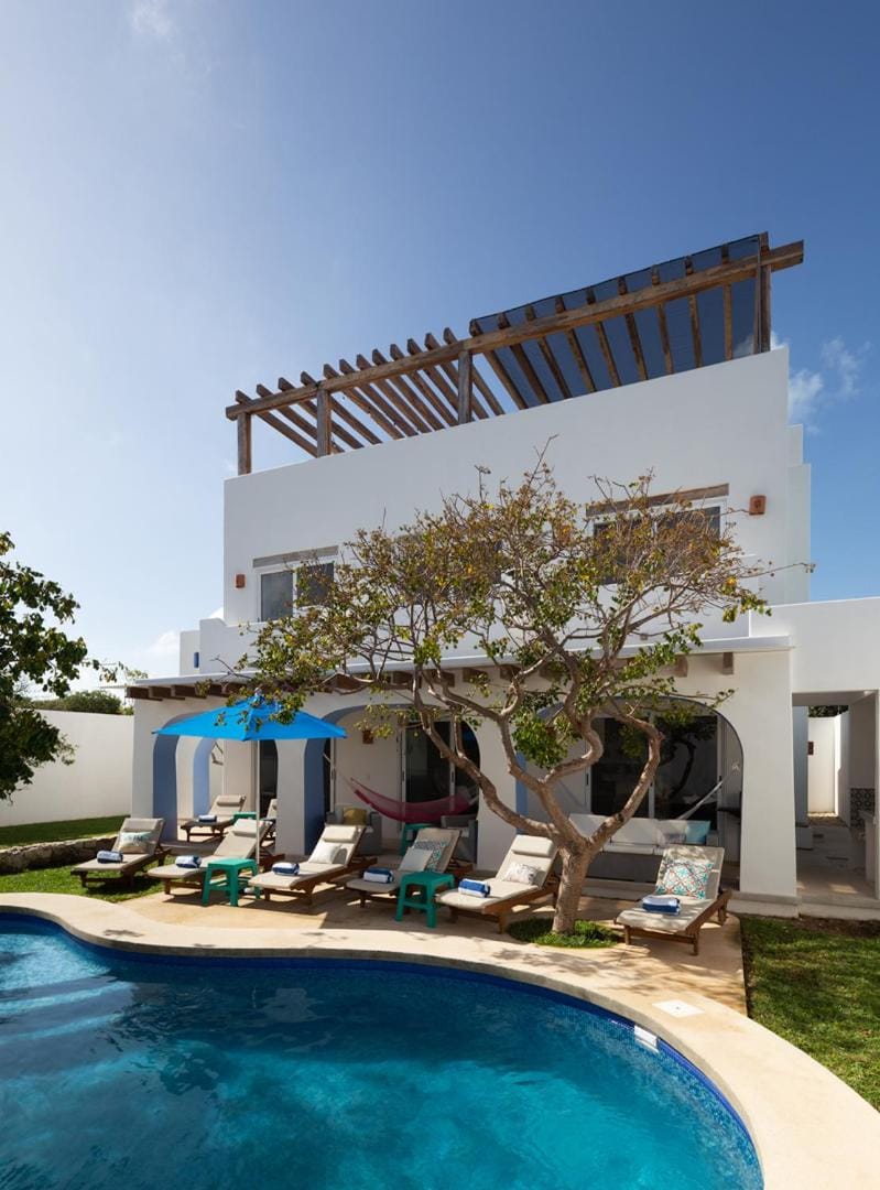 Property building, Patio, Garden, Seating area, Swimming pool, sunbed