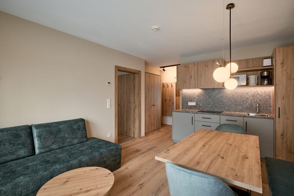 Kitchen or kitchenette, Seating area, Dining area, stove