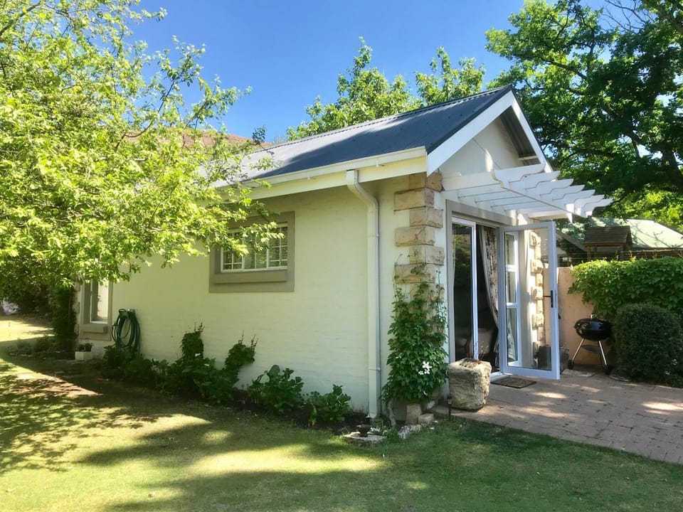 Oak Leaves Cottage Clarens Apartment in South Africa
