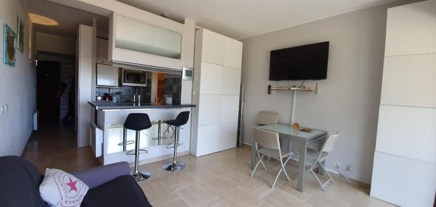 Lovely apartment in Marina Baie des Anges- Baronnet - Sew view, free parking spaces on site, restaurants, beach, supermarket Apartment in Villeneuve-Loubet