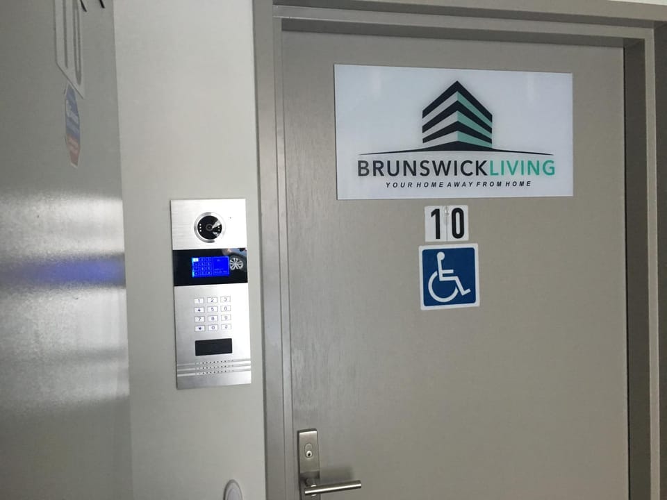 U1 Brunswick Living Ground Floor Patio Close to APT and CBD Free Wifi Tram at Doorstep Apartment in Melbourne