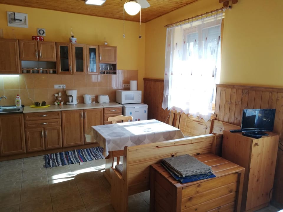 Coffee/tea facilities, Dining area, toaster