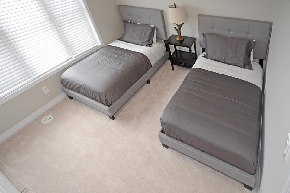 Royal Stays Townhome Collection - 3 Bedroom Townhome in Oakville Apartment in Oakville