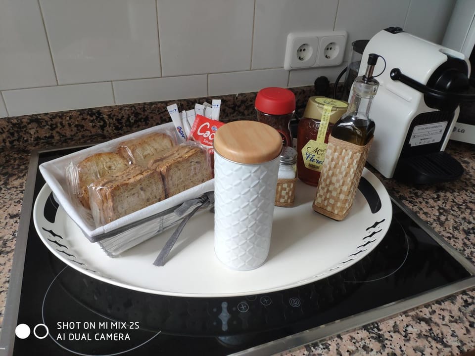 Coffee/tea facilities, Breakfast, Continental breakfast
