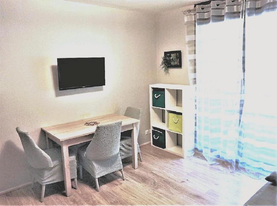 Charmant T2, hypercentre, calme, terrasse, parking Apartment in Catalonia