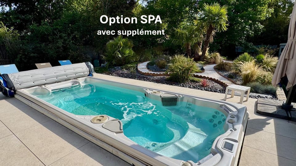 Hot Tub, Pool view, Swimming pool, sunbed