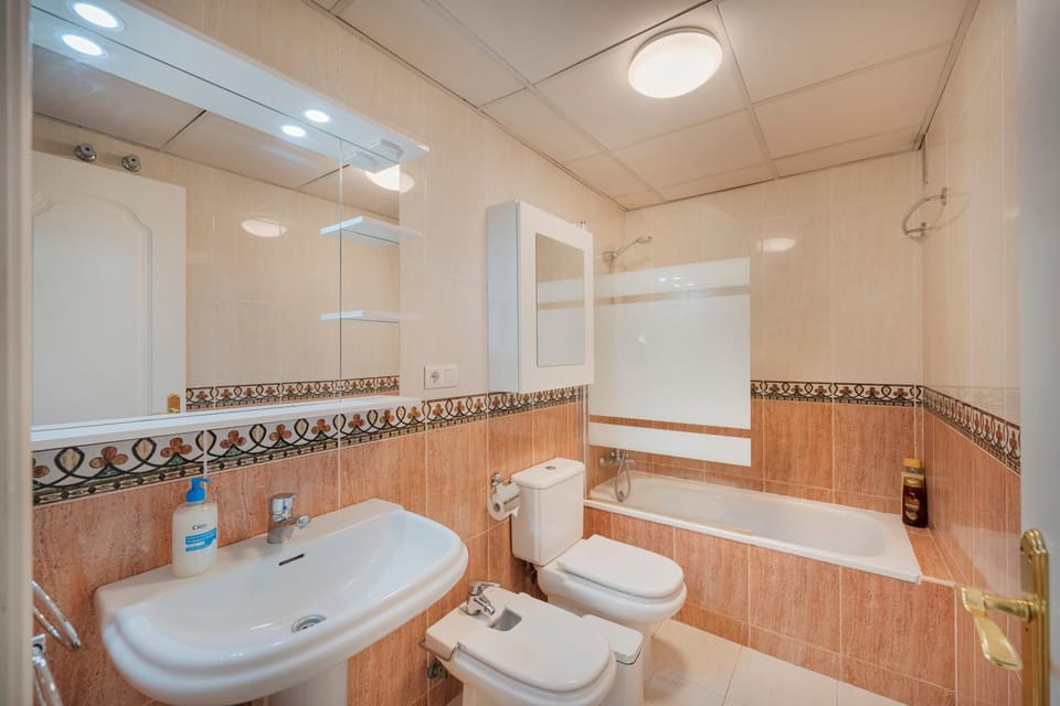 Bathroom, Bath, towels