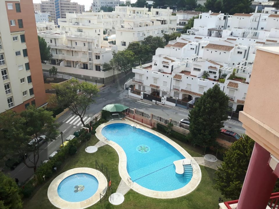 Bird's eye view, Pool view
