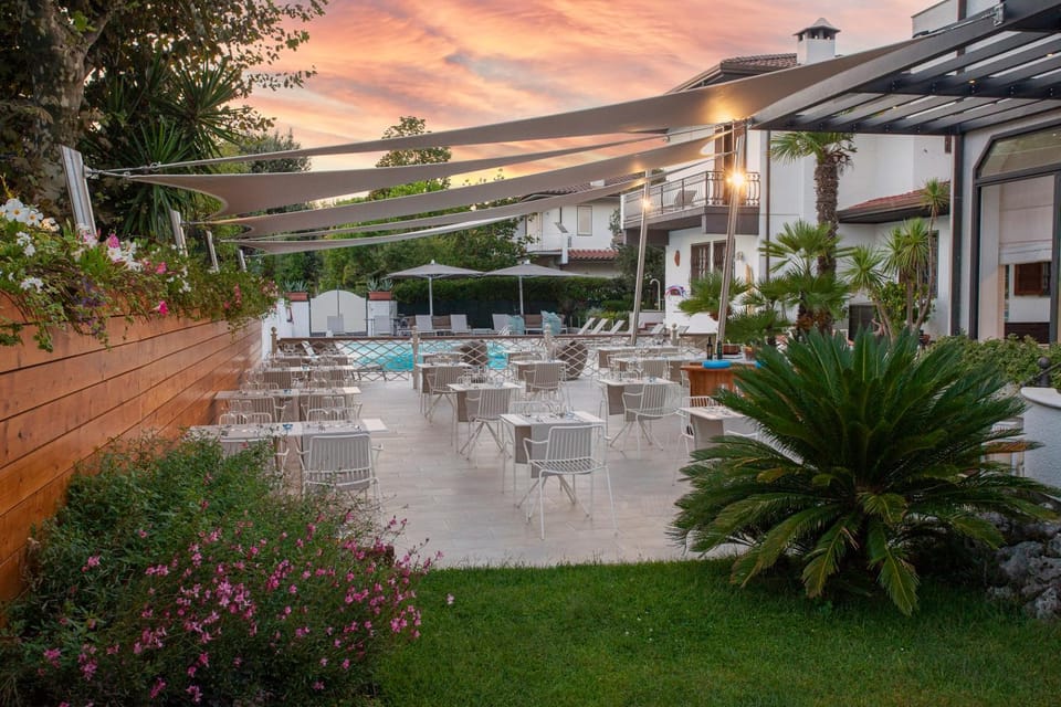 Property building, Restaurant/places to eat, Spring, Garden, Garden, Pool view, Swimming pool, Breakfast, Open Air Bath